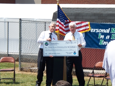 thumbnail image: Rep. Rogers presenting a check from PRIDE to Mount Vernon Elementary - August 18, 2008